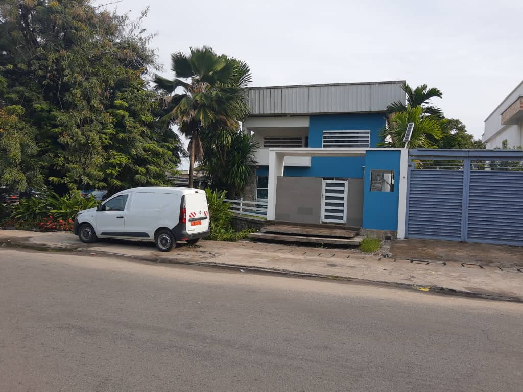 Villa — Douala