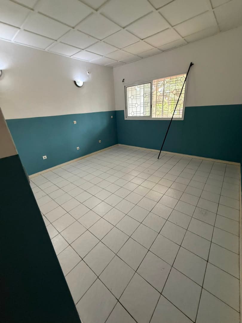 Villa — Douala 2