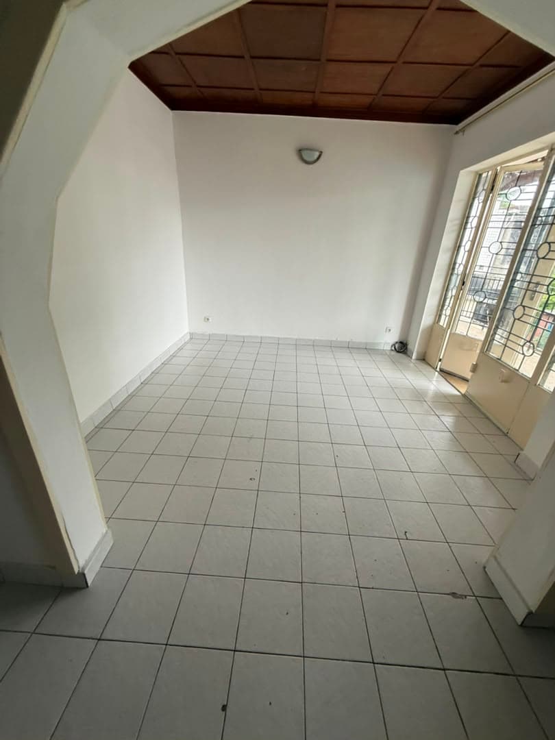 Villa — Douala 5